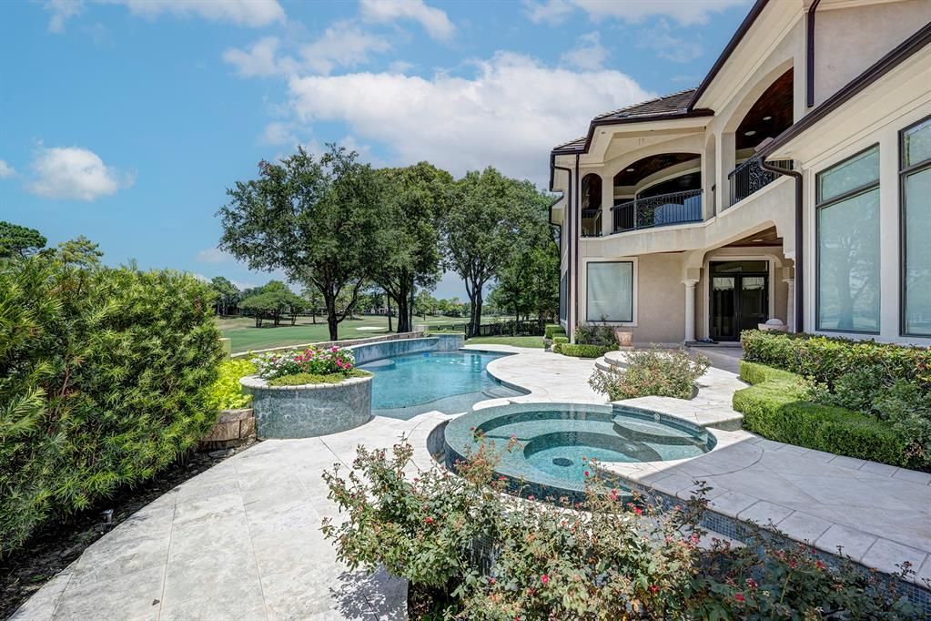 Northern italian elegance houston residence with spectacular architecture listed at 2. 875 million 46