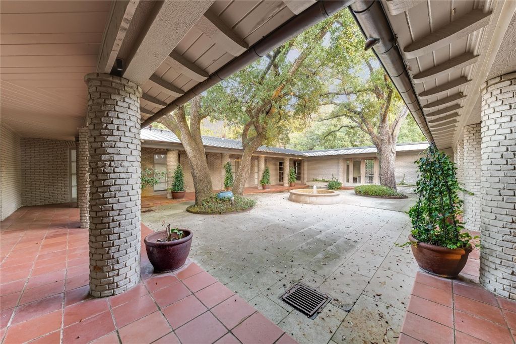 Renovated midcentury masterpiece by architect bill booziotis hits the market in dallas at 8. 1 million 13