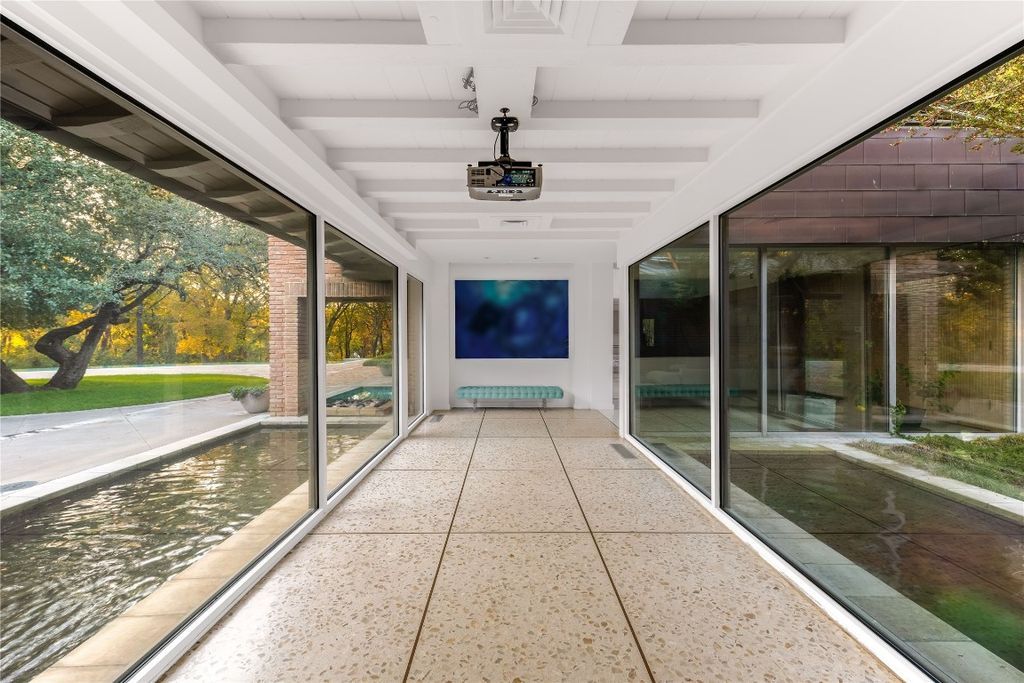 Renovated midcentury masterpiece by architect bill booziotis hits the market in dallas at 8. 1 million 17