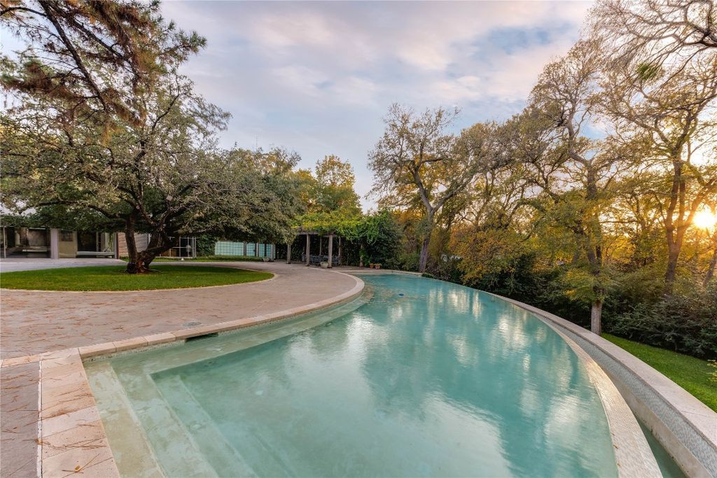 Renovated midcentury masterpiece by architect bill booziotis hits the market in dallas at 8. 1 million 31
