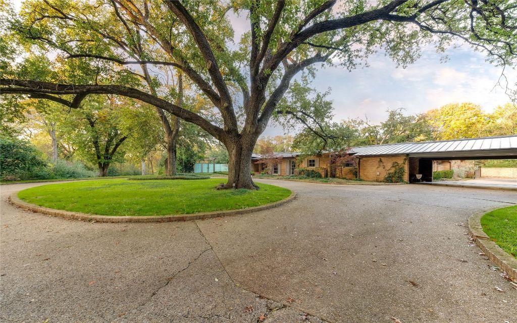 Renovated midcentury masterpiece by architect bill booziotis hits the market in dallas at 8. 1 million 5
