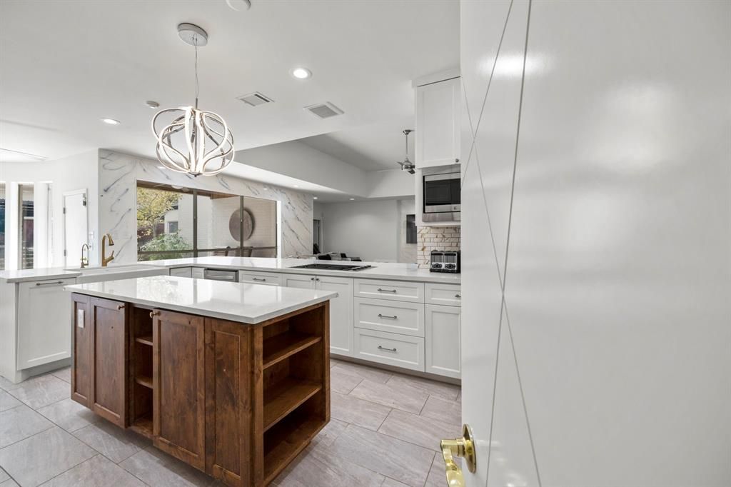 Stunning houston home with luxury upgrades listed at 2. 07 million 14