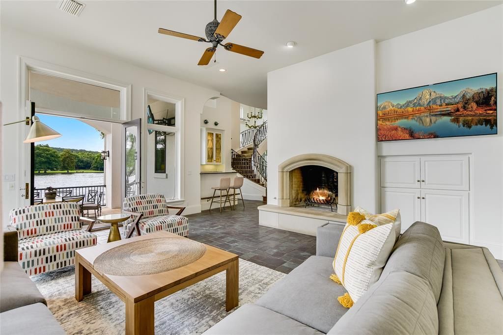 Stunning lake austin waterfront home with resort worthy amenities priced at 18885000 12