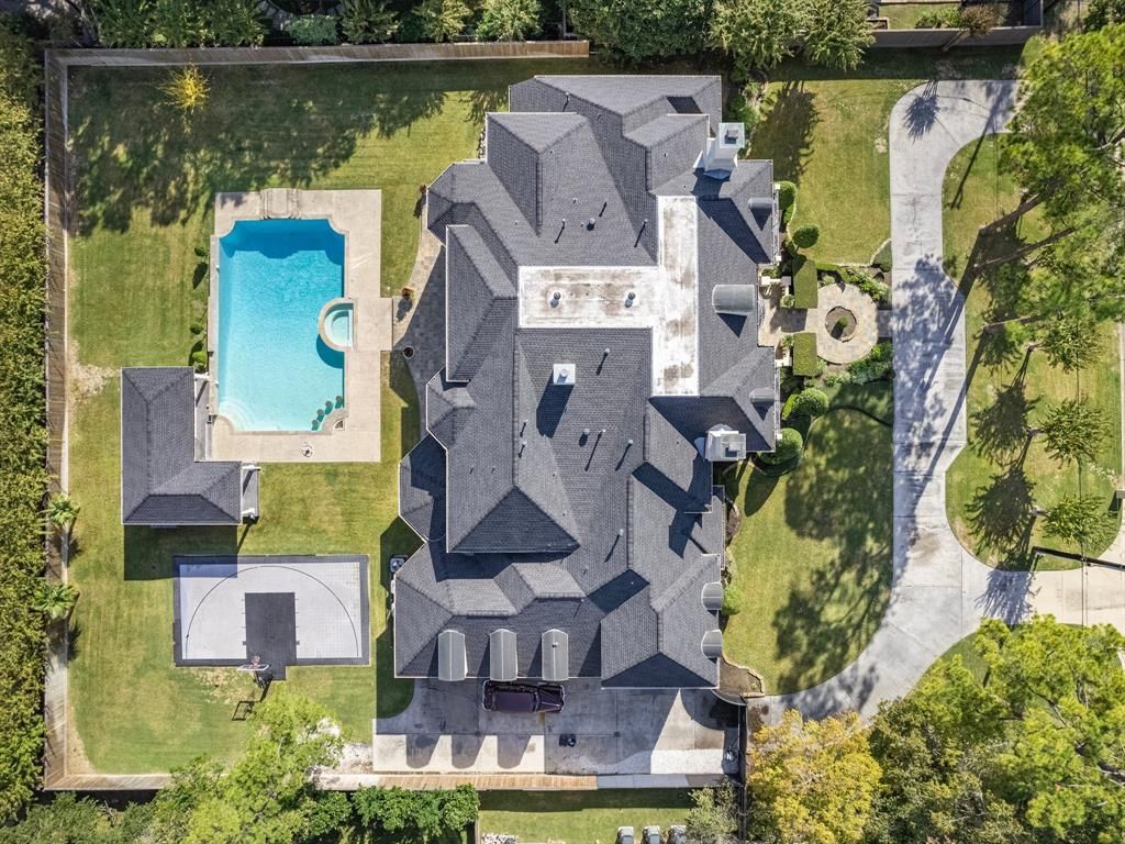 Captivating houston estate an entertainers dream at 4599900 46