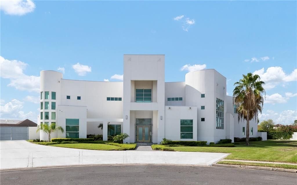 Contemporary splendor impeccably maintained home with exquisite amenities in mcallen priced at 2. 6 million 1