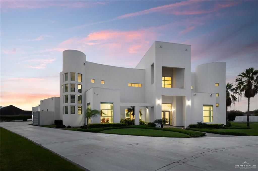 Contemporary splendor impeccably maintained home with exquisite amenities in mcallen priced at 2. 6 million 32