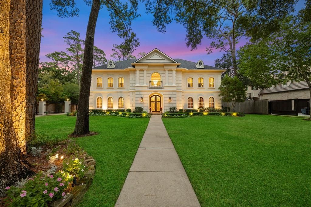 Houston’s Opulent Retreat, a Sanctuary of Modern Comforts and Elegant Luxury Seeks $3.15 Million