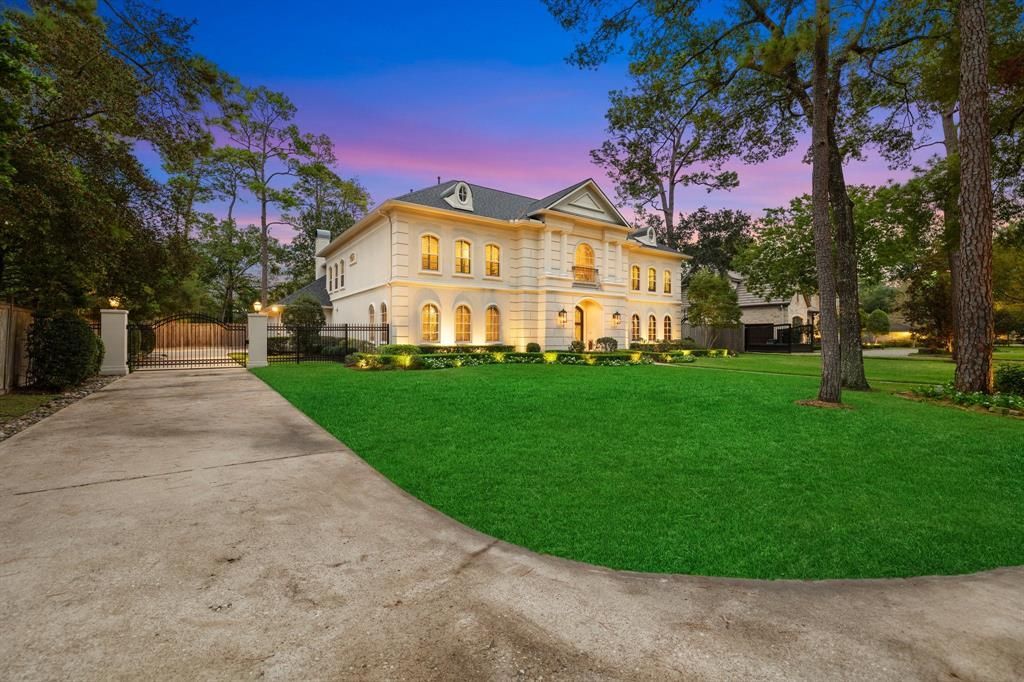Houstons opulent retreat a sanctuary of modern comforts and elegant luxury seeks 3. 15 million 26