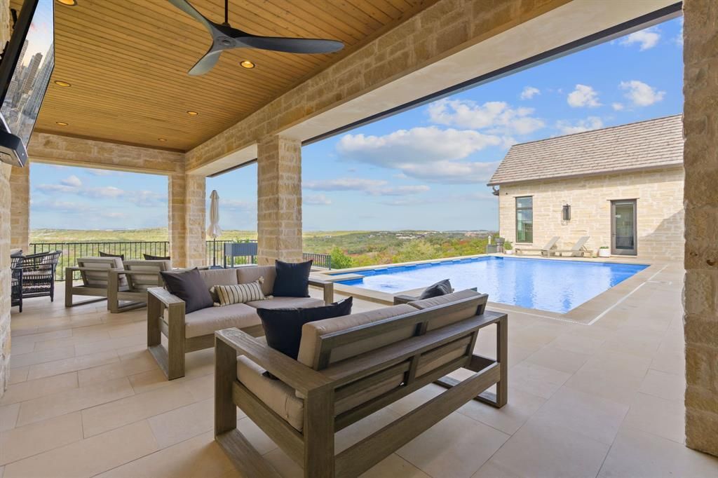 Luxurious amarra estate with panoramic views in austin asking for 5995 million 32 1