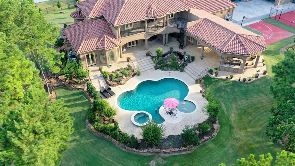 Secluded splendor in tomball grand masterpiece on a lakefront corner lot for 3. 395 million 48