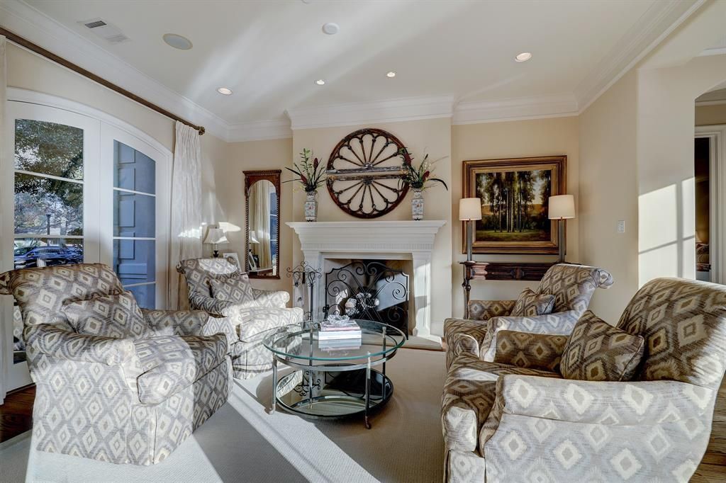 Stunning houston home with abundant amenities priced at 2. 45 million 12