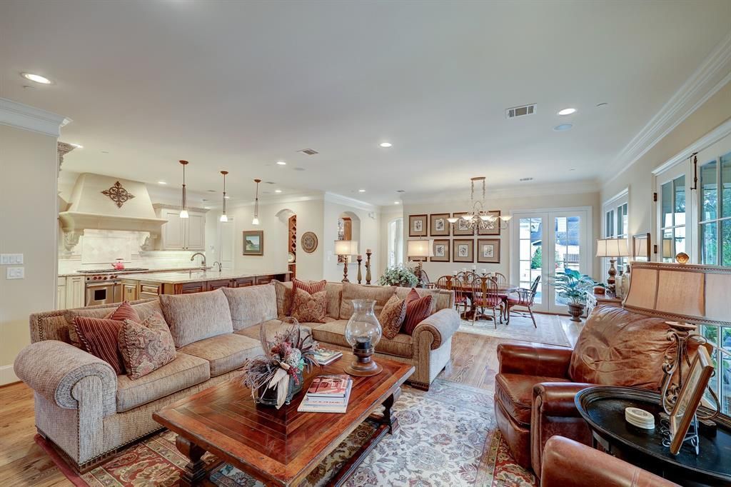 Stunning houston home with abundant amenities priced at 2. 45 million 16