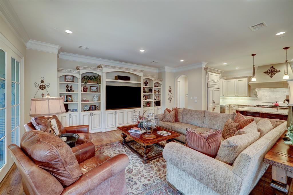 Stunning houston home with abundant amenities priced at 2. 45 million 17