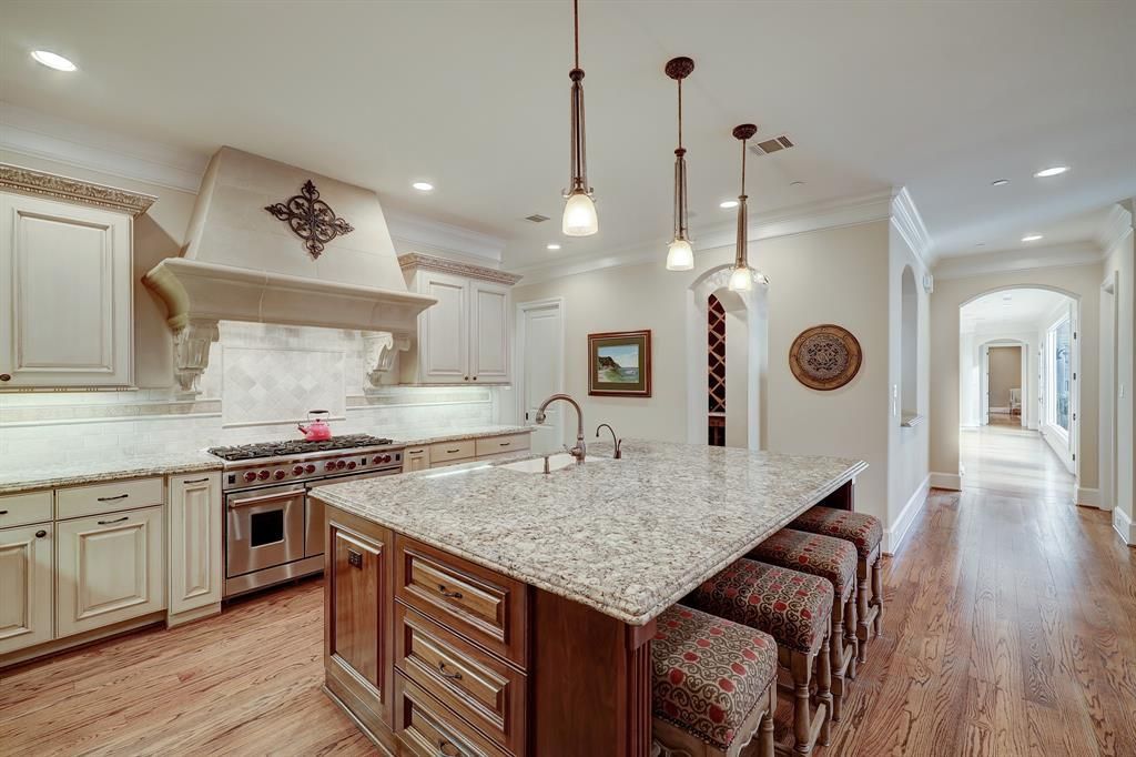 Stunning houston home with abundant amenities priced at 2. 45 million 19