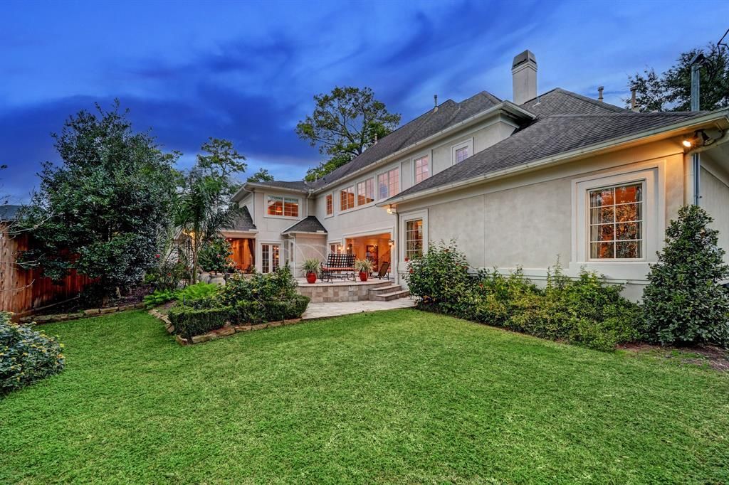 Stunning houston home with abundant amenities priced at 2. 45 million 49
