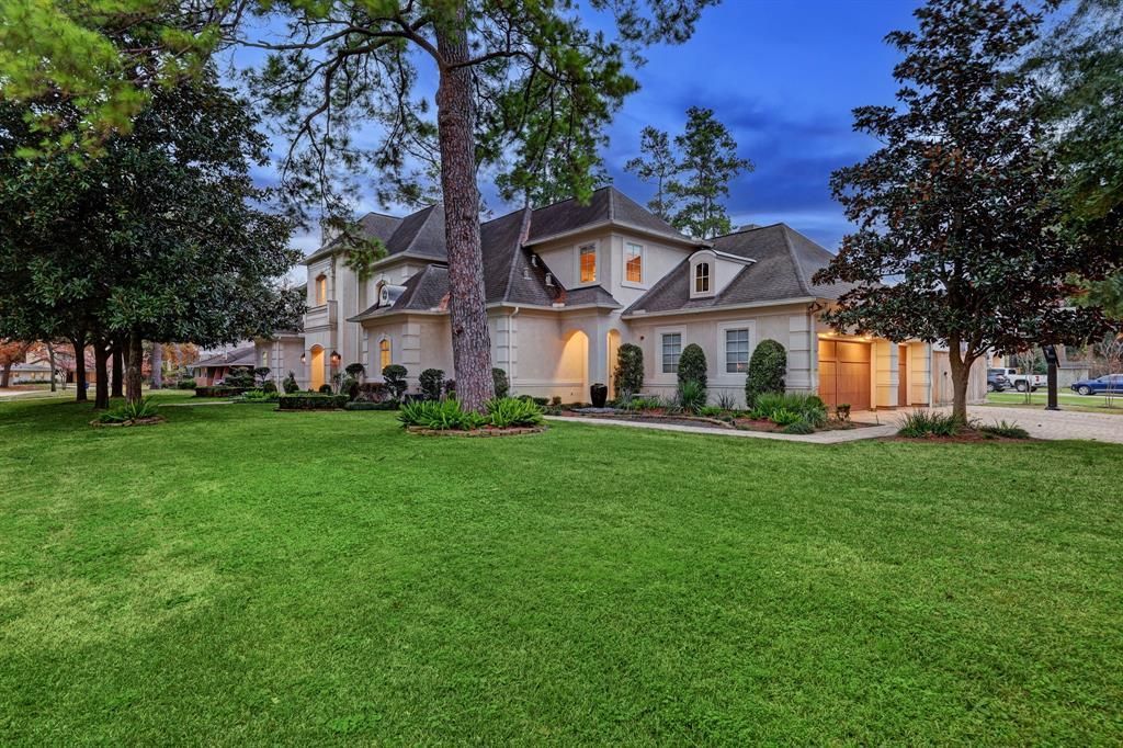 Stunning houston home with abundant amenities priced at 2. 45 million 9