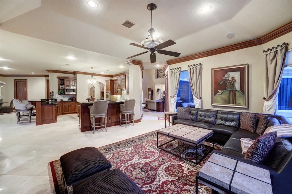 A magnificent kickerillo custom home in lakes of parkway listed at 2. 75 million 17