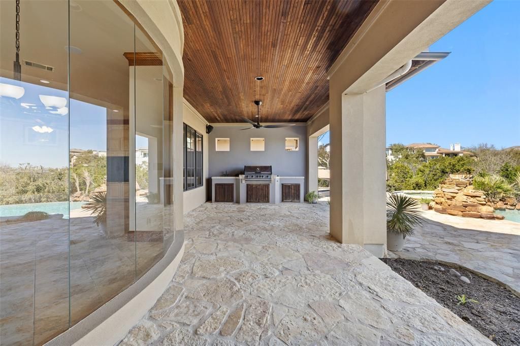 Exclusive luxury a retreat in seven oaks offered at 3. 195 million 22