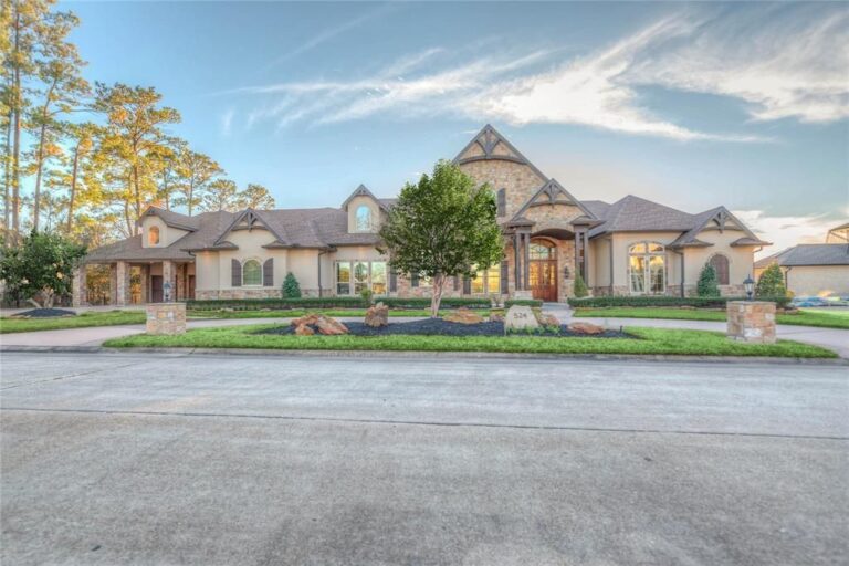 Lake Conroe Retreat: Custom Home in Gated Island at Bentwater for $2.5M