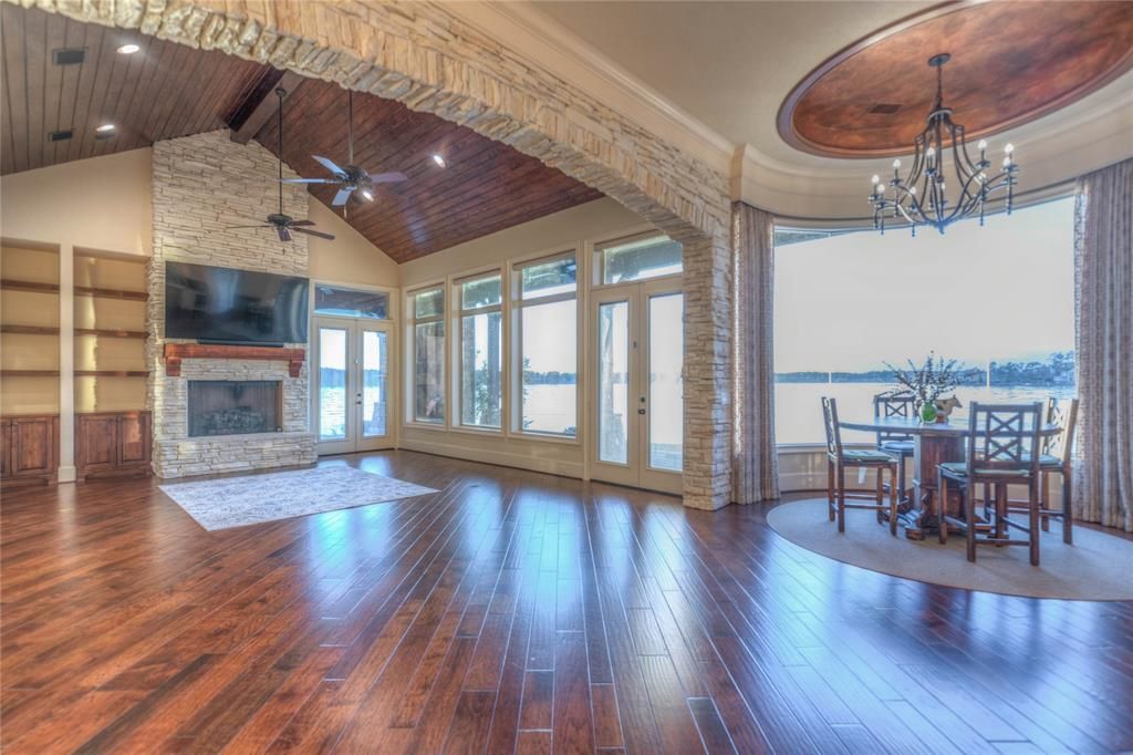 Lake conroe retreat custom home in gated island at bentwater for 2 18