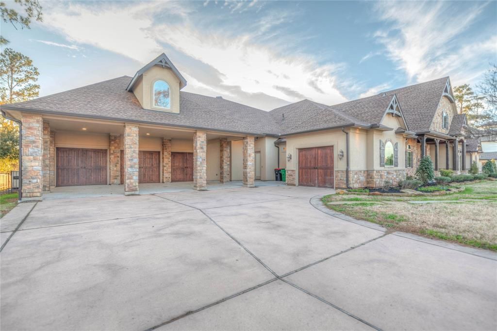 Lake conroe retreat custom home in gated island at bentwater for 2 4