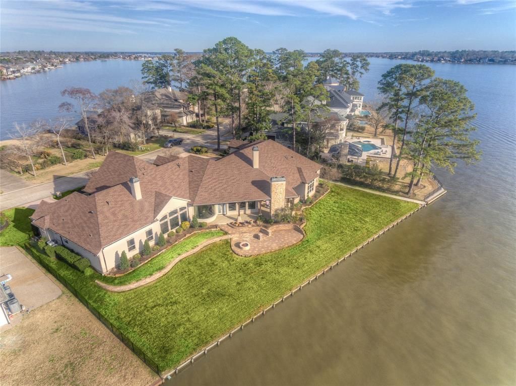 Lake conroe retreat custom home in gated island at bentwater for 2 42