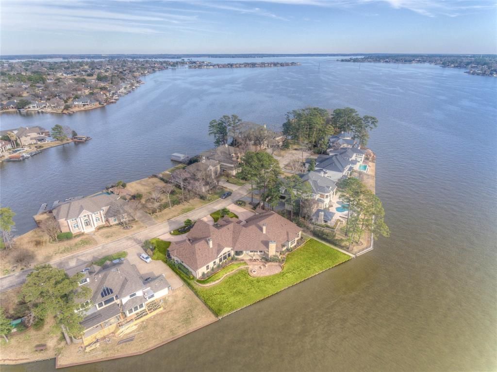 Lake conroe retreat custom home in gated island at bentwater for 2 43