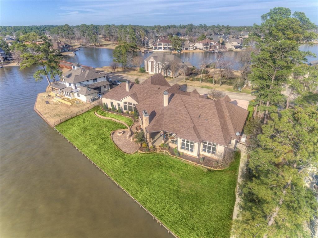 Lake conroe retreat custom home in gated island at bentwater for 2 45