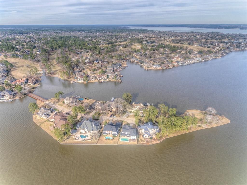Lake conroe retreat custom home in gated island at bentwater for 2 46