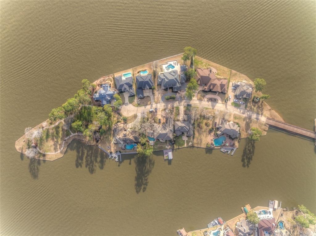 Lake conroe retreat custom home in gated island at bentwater for 2 47