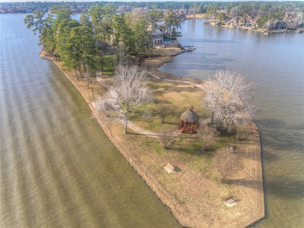 Lake conroe retreat custom home in gated island at bentwater for 2 48