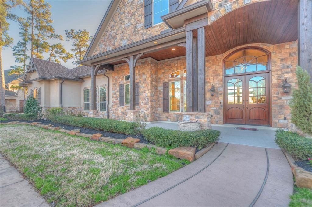 Lake conroe retreat custom home in gated island at bentwater for 2 5