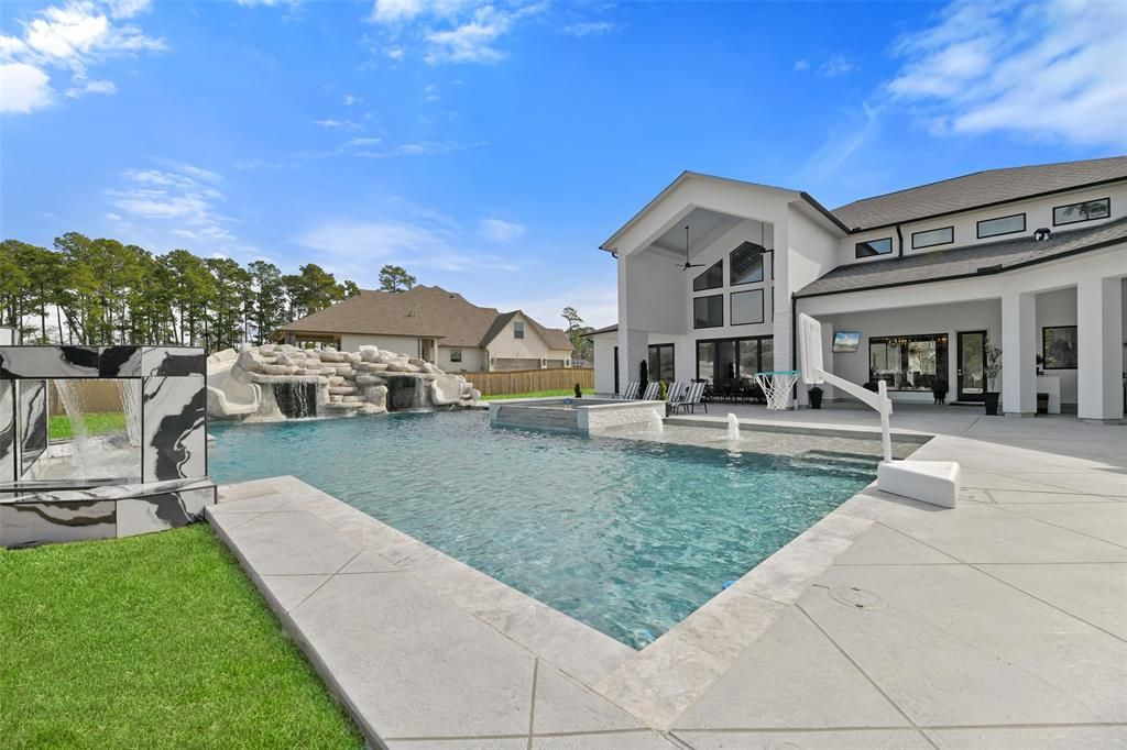 Luxurious lakeside living exquisite modern home in kings lakes estates offered at 2. 1 million 43