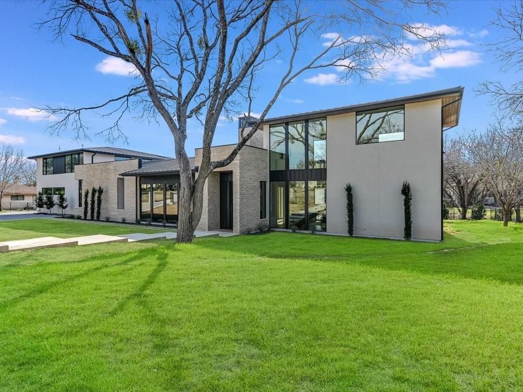Modern Home in Prestigious Rob Roy Community Hits Market at $7.995 Million
