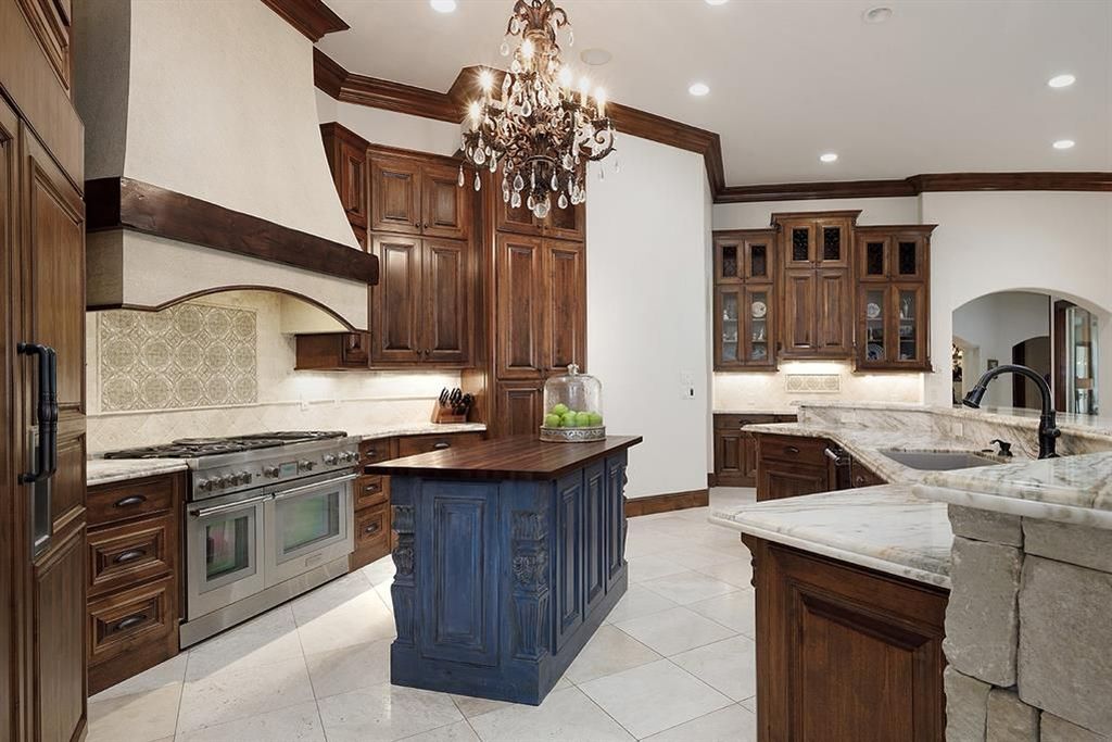 Spectacular kingman home in carlton woods with world class amenities 16