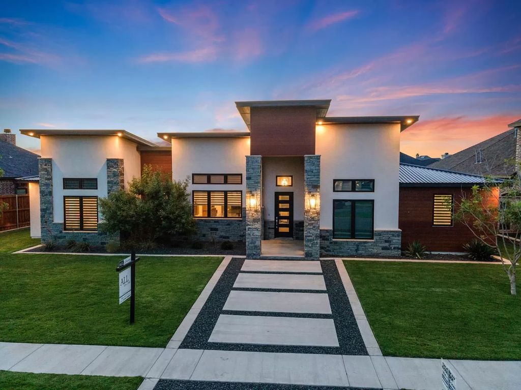 Epitome of Modern Luxury in Oakmont – Exquisite 4BR, 3BA Home with 4-Car Garage for sale $850,000