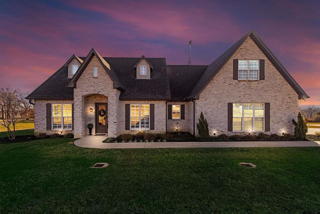 Sulphur Springs Luxury! Custom Home with Pool & Country Club Access – $819,900