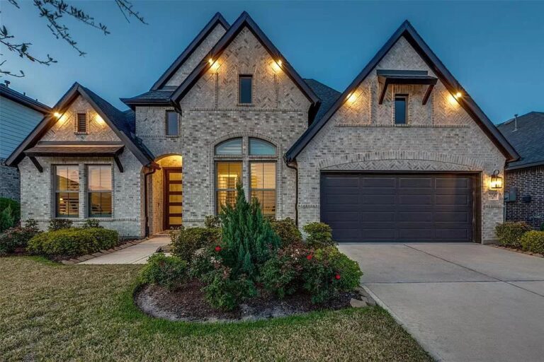 Move-In Ready Gem! Popular Coventry Floorplan with Upgrades in Katy asks for $594,995