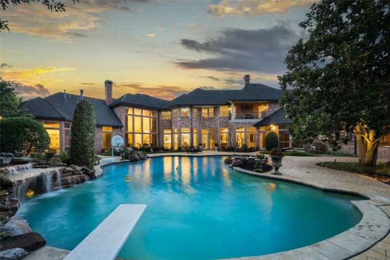 Exquisite Residence: Nestled in the Heart of Prestigious Willow Bend Country, Offered at $5.575 Million