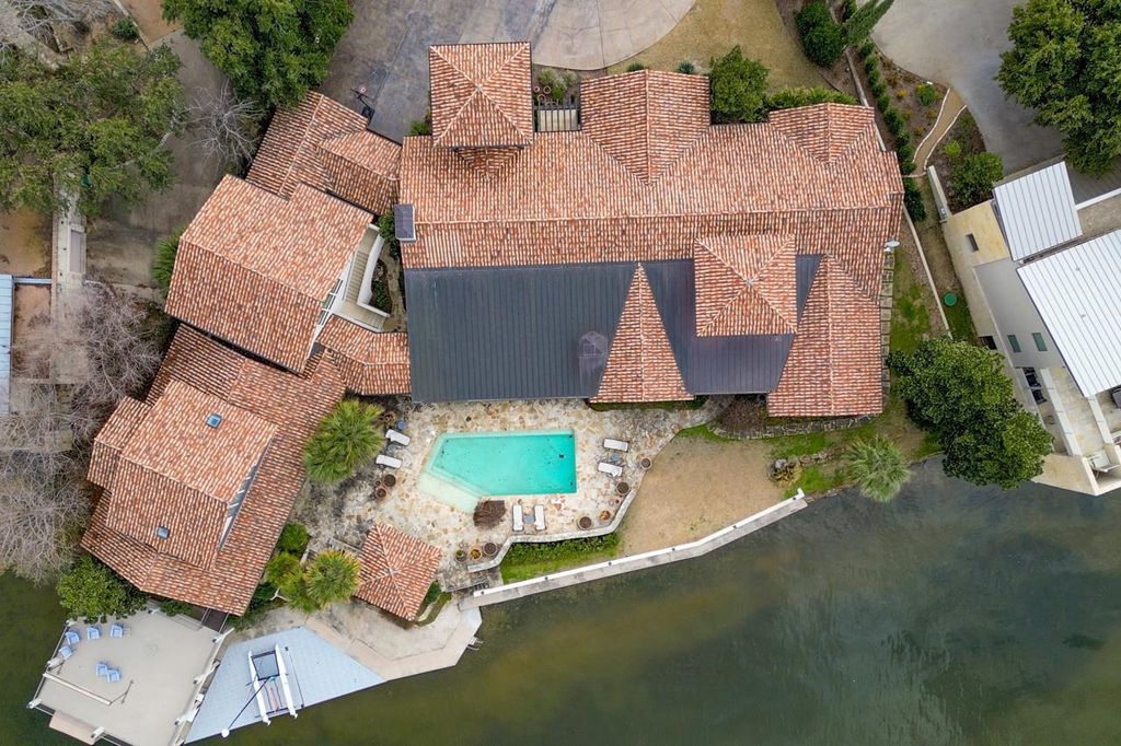 Luxurious lakefront retreat on applehead island hits market with 12. 5 million 2