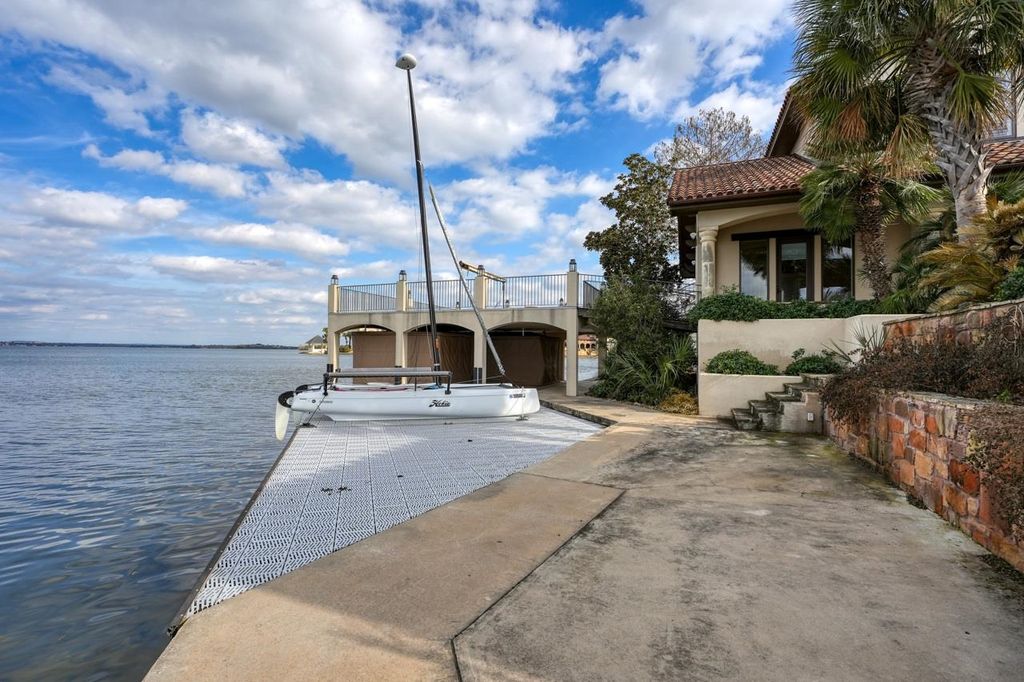 Luxurious lakefront retreat on applehead island hits market with 12. 5 million 4