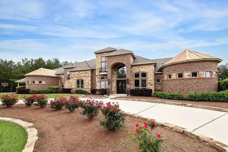 Golfer’s Paradise in Montgomery! 5 Bedroom Estate on 1.2 Acres with Private Golf Course Views for sale $1,450,000