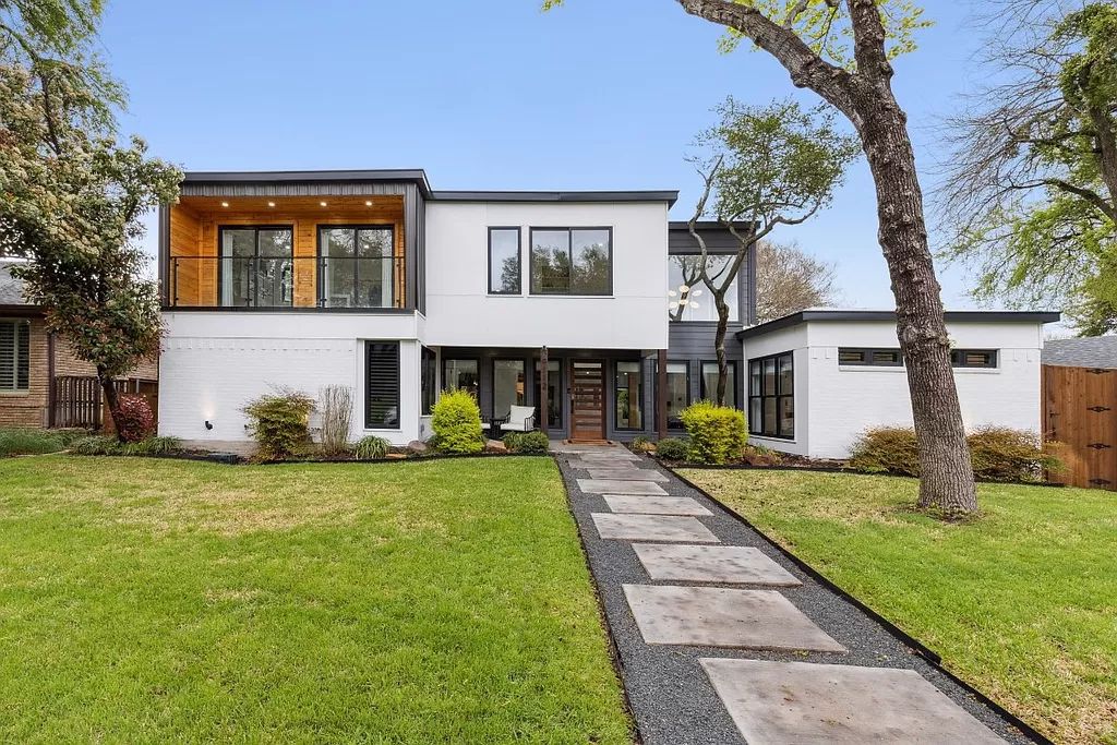 Luxury Contemporary home in highly desired Town Creek in Lake Highlands listed at 1,349,000