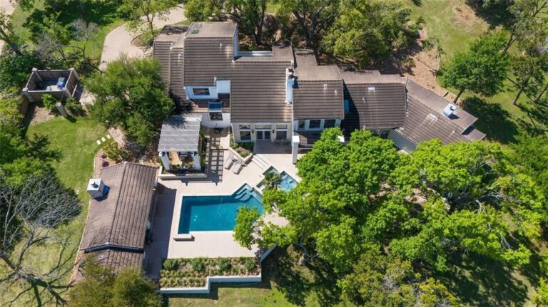 Breathtaking Splendor: Expansive Luxury Home Surrounded by Nature Offered at $4,225,000