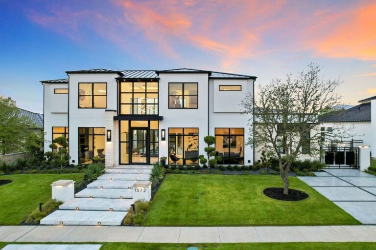 Captivating Modern Luxury: Explore The Hills of Kingswood for $3.75 Million