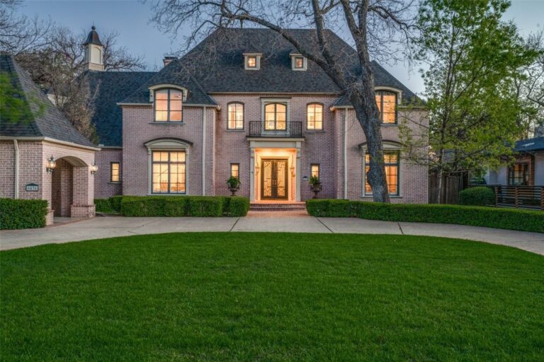 Custom Designed Home by Robbie Fusch & Breckenridge-Nixon Offered at $2.895 Million