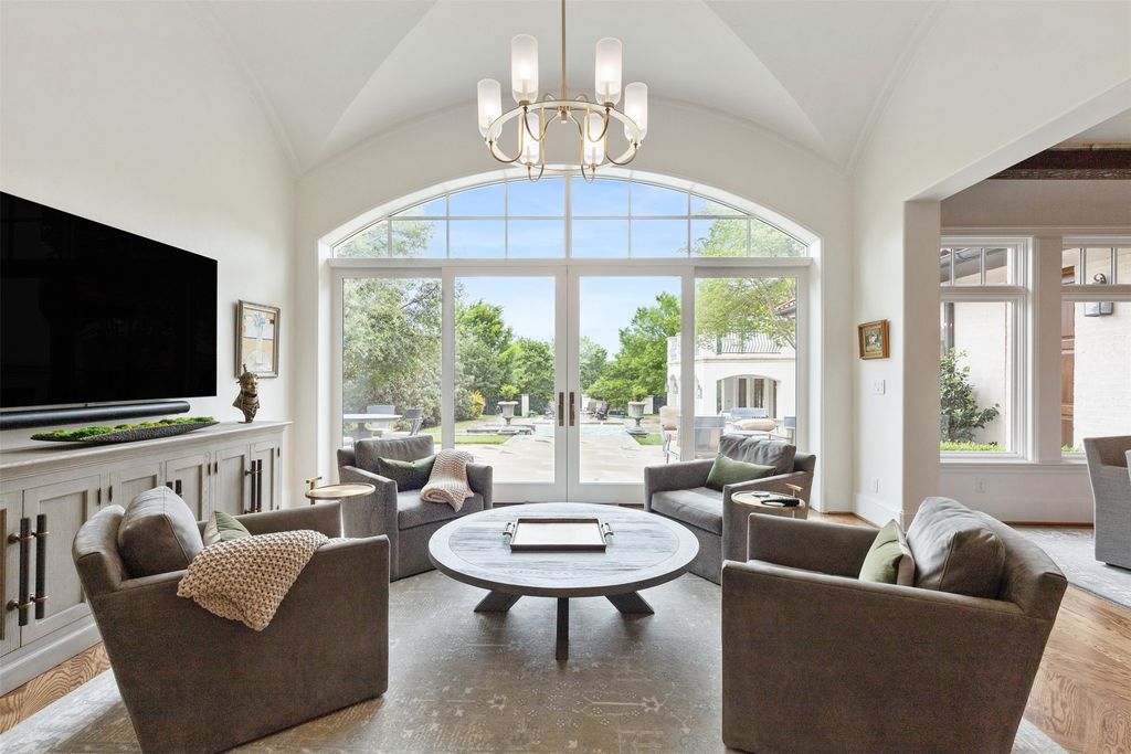 Exquisite property by brooks custom homes hits market in fort worth for 4. 7 million 10