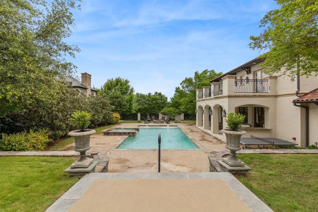 Exquisite property by brooks custom homes hits market in fort worth for 4. 7 million 37