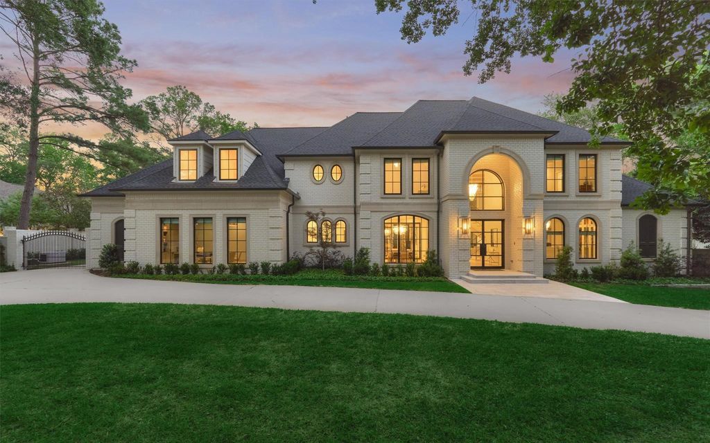 Exquisite Renovation: Luxurious Living in Hollymead, Village of Cochran’s Crossing Listed at $4.295 Million