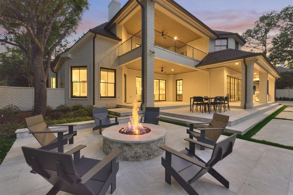 Exquisite renovation luxurious living in hollymead village of cochrans crossing listed at 4. 295 million 42